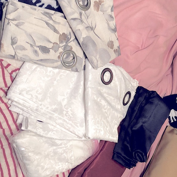 Curtain Lot - Picture 2 of 15